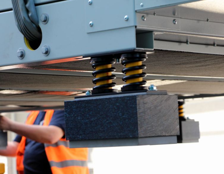 Isotop spring isolators for efficient machine anti-vibration